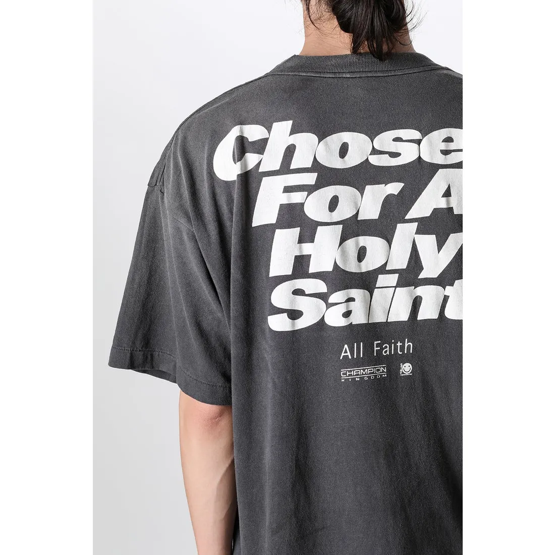 SAINT Mxxxxxx CHOSEN SS TEE/BLK Burst pattern/fingerprint print Chosen Tee Washed black S-XL Look for cylindrical fabrics without side seams. Don’t buy open-width fabrics anymore. It’s boring. Assute garment dyeing. Spray the whole piece with Ma Liu. Re-spray heavy fade. Collar and cuffs are frayed. Many places are broken. Authentic grade printing restored. Original consistent main mark/wash mark/with little angel anti-counterfeiting label.